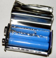 dsc03039-batteriescom-innards Inside a batteries.com 9V battery