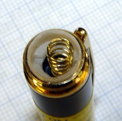 Laser pointer battery contact