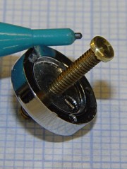 Button With Reshaped Screw Head