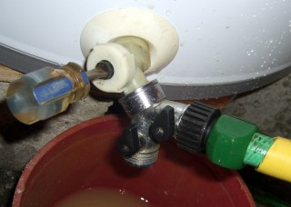 Flushing with Y hose connector