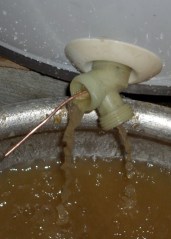 Valve cleanout with copper wire