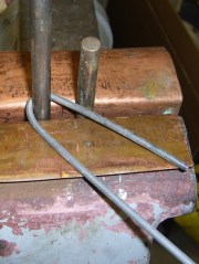 Bending tomato cage wires