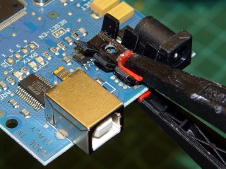 dsc00146 - Clamping the Motherboard regulator heatsink Clamping the Motherboard regulator heatsink