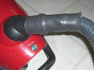 Strain relief on vacuum hose