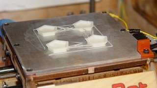 Aluminum build plate in action