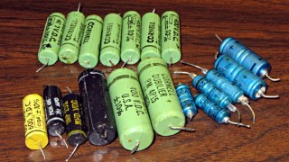 Ampeg capacitors