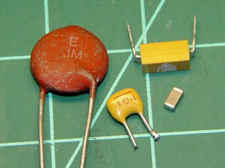 dsc00825 - 100 nF ceramic capacitor assortment 100 nF ceramic capacitor assortment