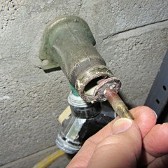 Frostproof faucet - stem support