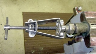 Faucet handle puller