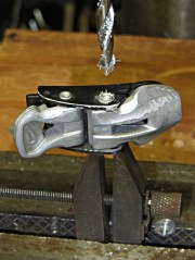 img_2374 - Drilling latch rivet - magnetized bit Drilling latch rivet - magnetized bit