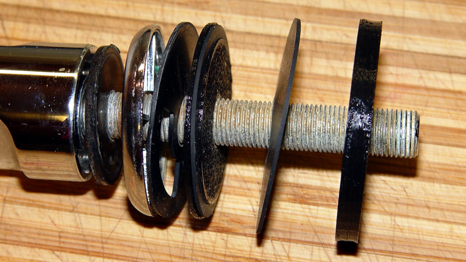 Kitchen faucet - fitting stack