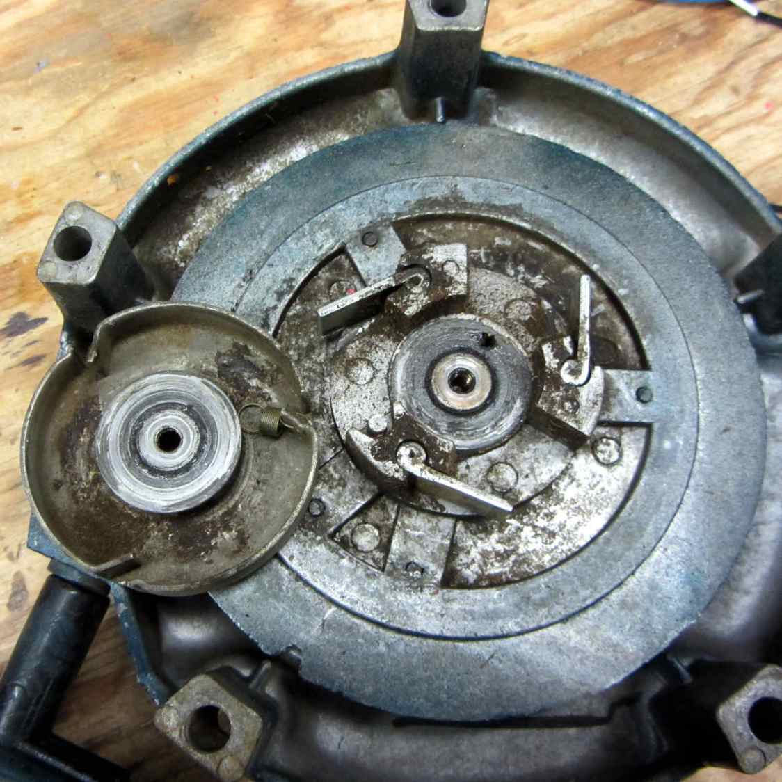 Leaf blower recoil starter