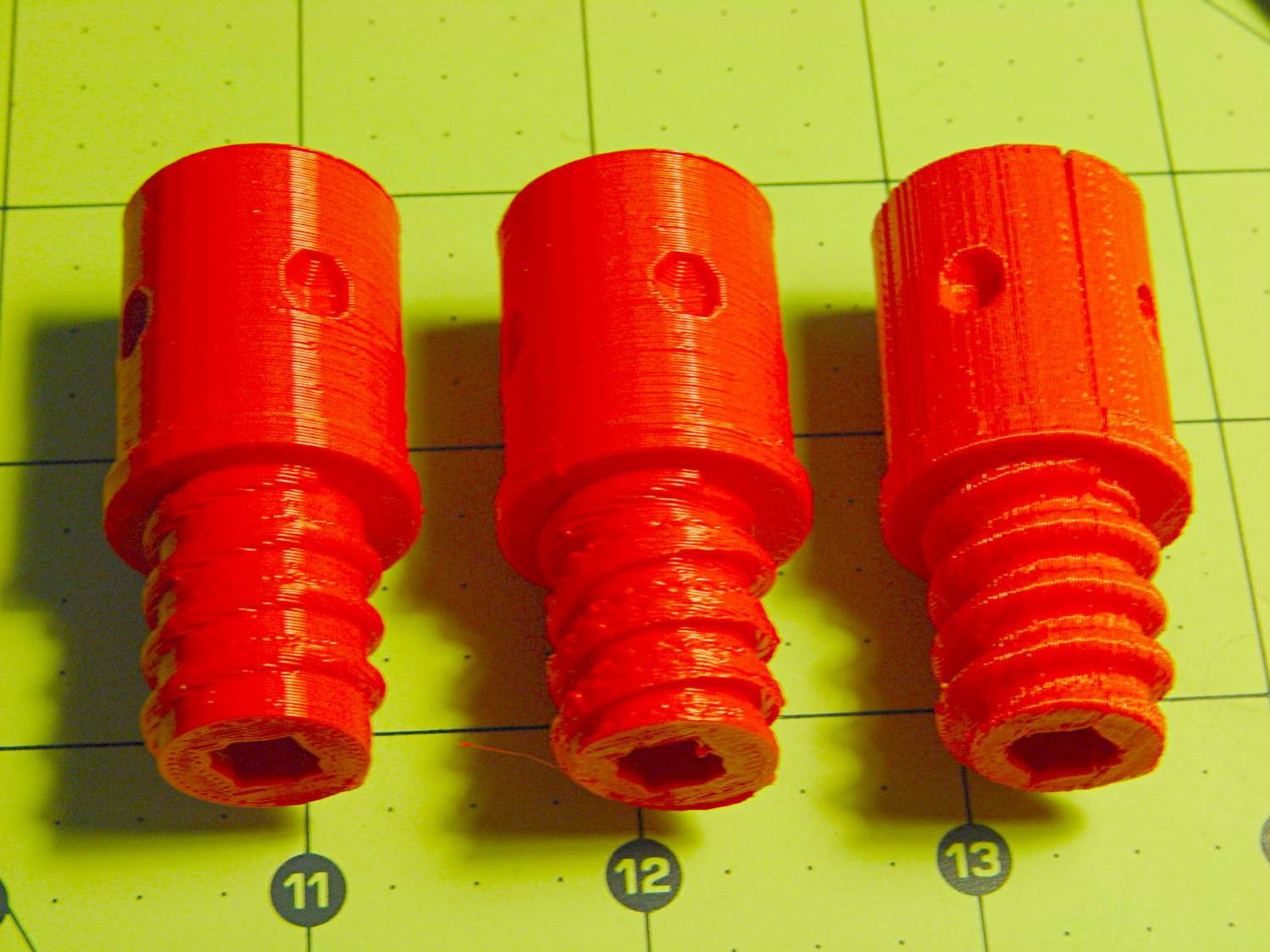 Broom Handle Screw - orientation comparison