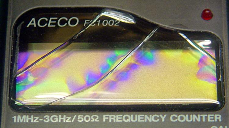 FC1002 Frequency Counter - faceplate - linear polarizer