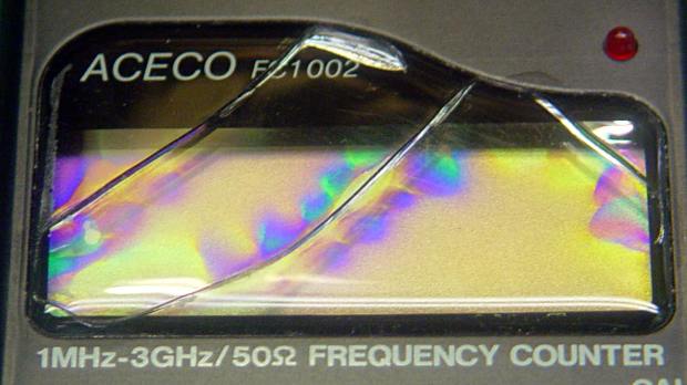 FC1002 Frequency Counter - faceplate - linear polarizer