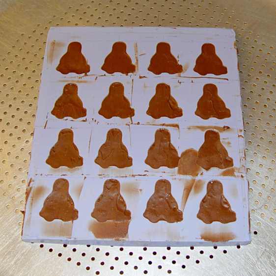 Tux Gradient 4x4 - milk chocolate in mold