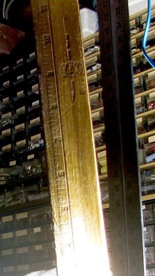Strobe flash - falling ruler - detail