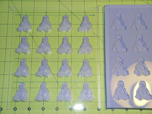 Tux Gradient 4x4 - mold separated
