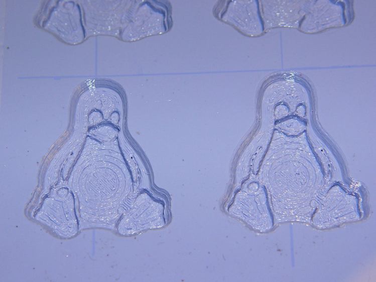 Tux Gradient 4x4 - negative detail