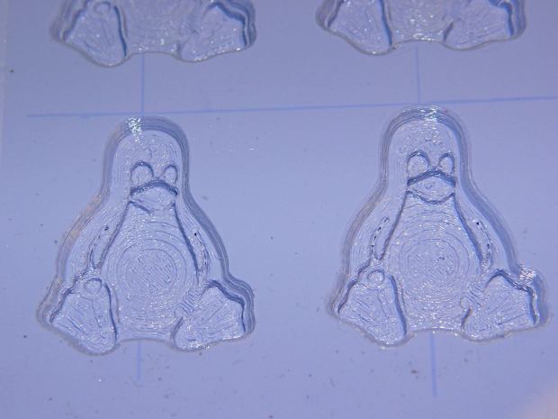 Tux Gradient 4x4 - negative detail