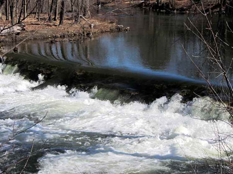 Red Oaks Mill Dam - crumbled top - 2014-04-06