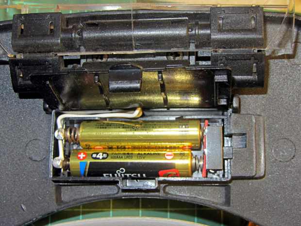 Magnifying headband - lamp switch