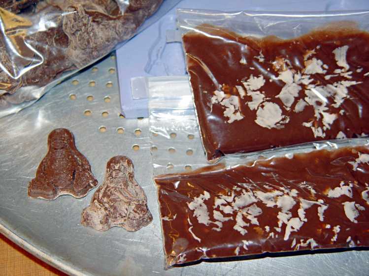 Milk Chocolate Blooming - Tux and bags