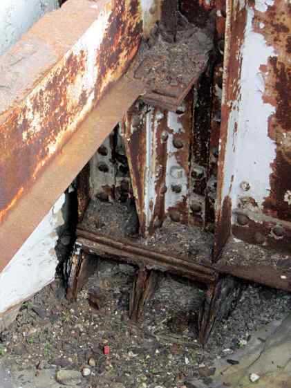 Rusted beams - Rochester RR station