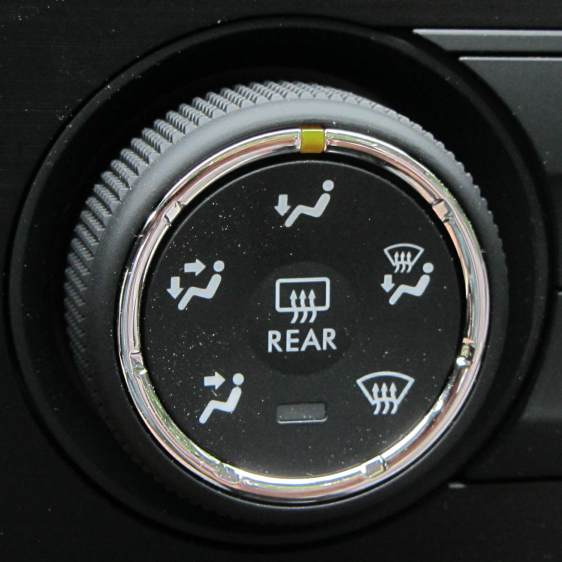 Subaru Forester - Airflow knob - feet - daylight