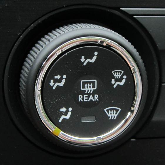 Subaru Forester - Airflow knob - face - daylight