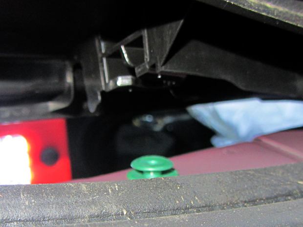 Forester hatch trim - snap rivet location