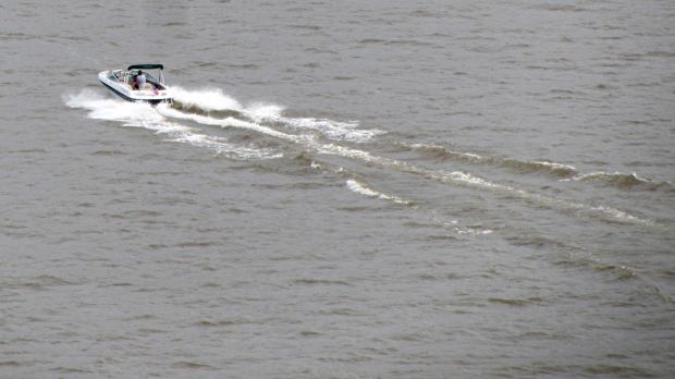 Power boat on Hudson River - from Mid Hudson Bridge
