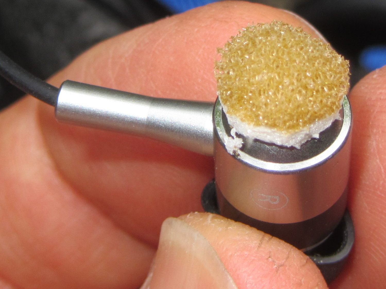 Earbud - foam over vent