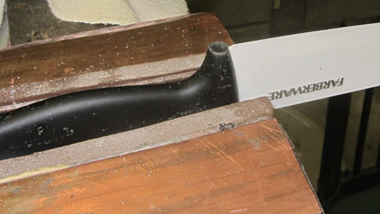 Farberware ceramic knife - trimmed handle