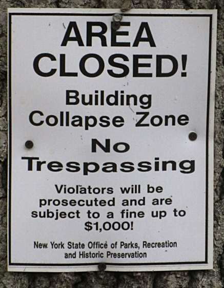 Bannermans Island - Building Collapse Zone sign