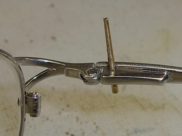 Eyeglass temple - tapered pin