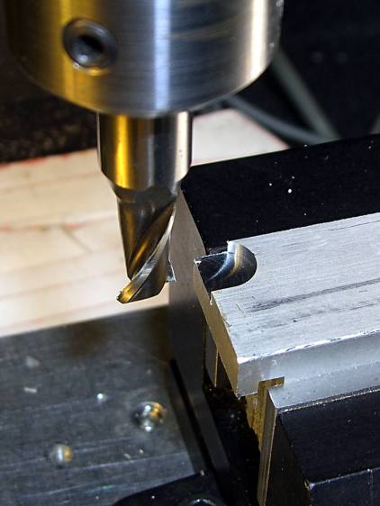 Heatsink - screw head clearance slot