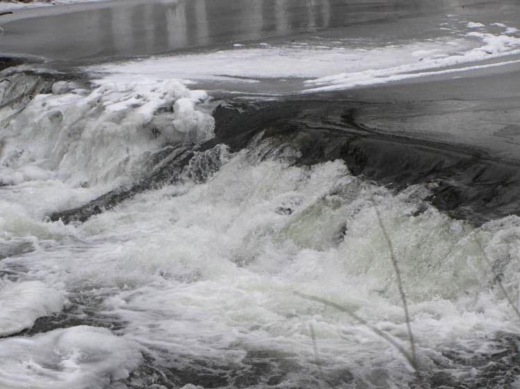 Red Oaks Mill Dam - central flume