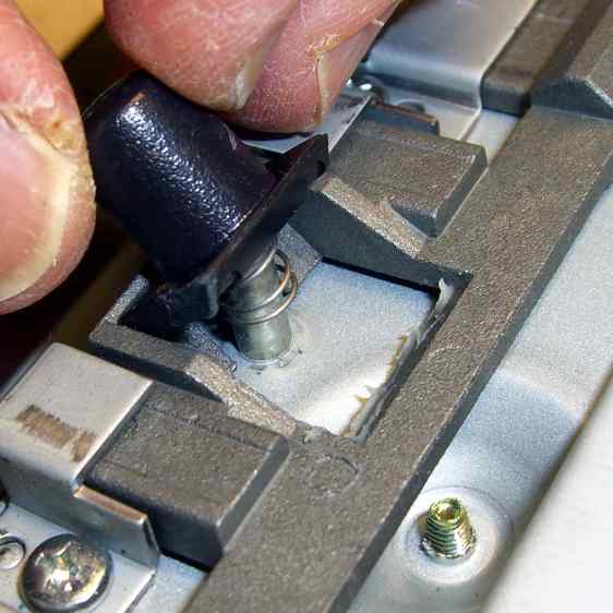 Dell 2005FPW monitor - mount release button detail