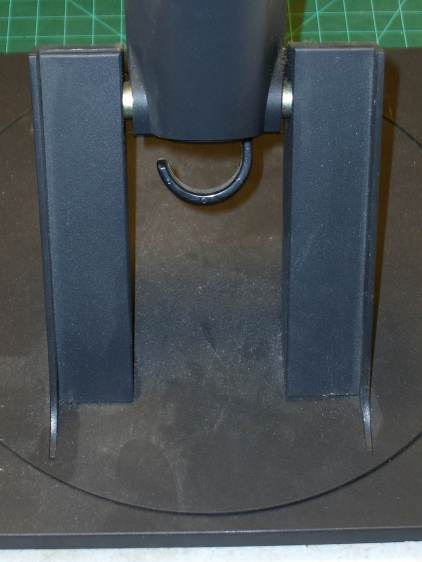 L191p Monitor Stand - struts intact