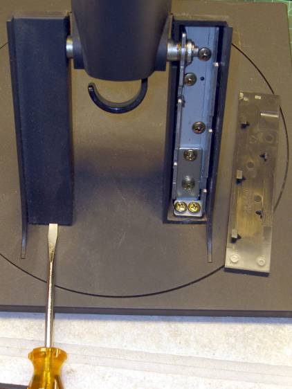 L191p Monitor Stand - struts cover removal