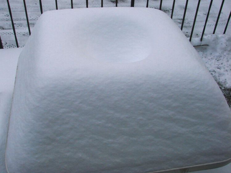 Snow mound - square table - top view