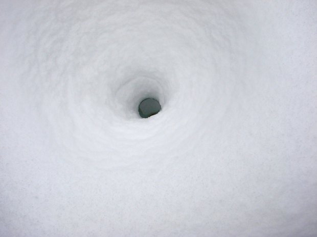 Snow cauldron - square table - 2015-02-22