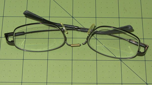 Eyeglasses - broken nose bridge wire