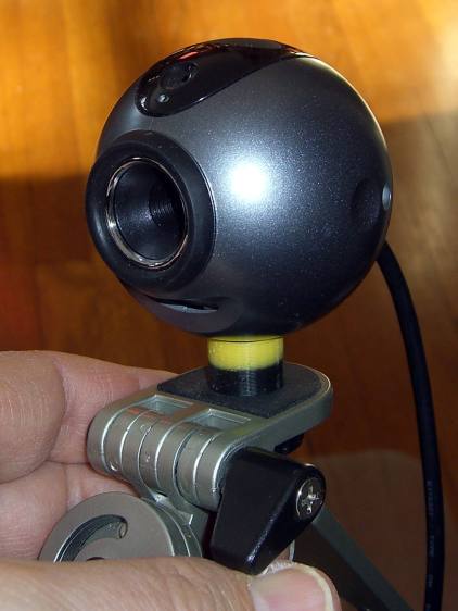 Logitech QuickCam Pro 5000 - on tripod