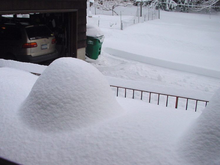 Snow on patio - 2014-02-14