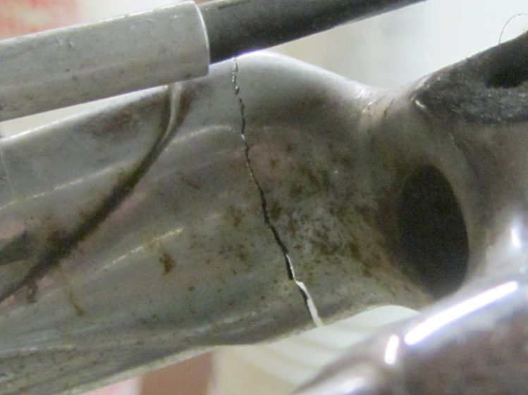 Tour Easy - cracked fork lug