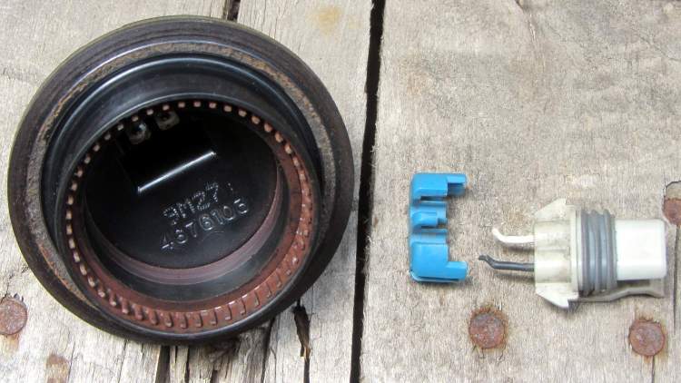 Sienna ABS failure - sensor head disassembly