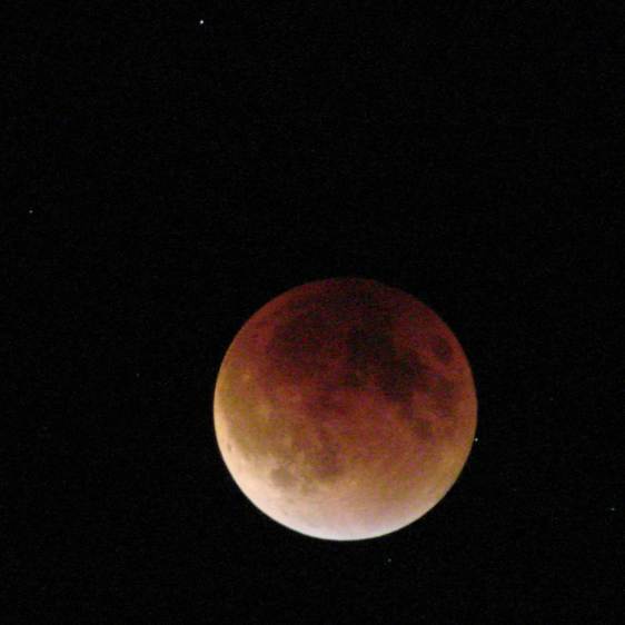 Supermoon eclipse 2015-09-27 2308 - ISO 1000 1 s