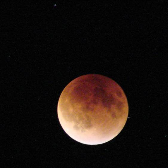 Supermoon eclipse 2015-09-27 2308 - ISO 1000 2 s